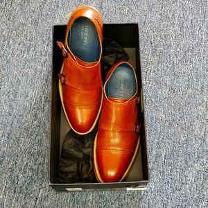 Men's Dress Shoes - 8.5 - $25